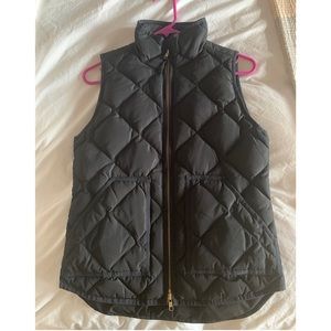 Black J Crew vest. 60% down feather fill. XXS